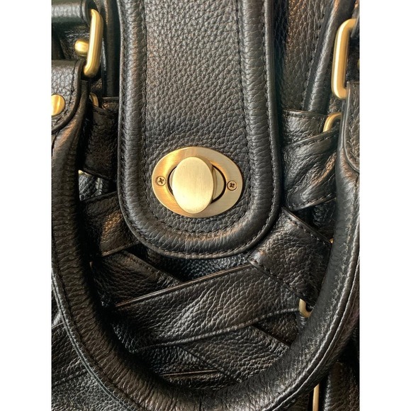 Elegant Black Crossbody Bag - Picture 8 of 9